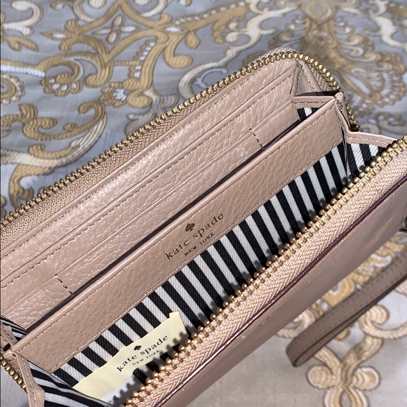 Kate Spade Zip-Around Wallet - Picture 2 of 3